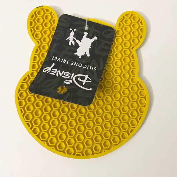 Disney Winnie the Pooh Oven Mitt and Pot Holder and Silicone Trivet - Picture 2 of 12